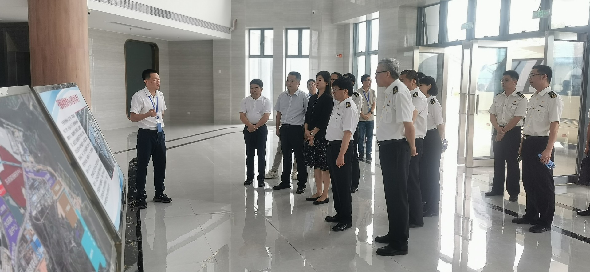 海关总署自贸司司长潘城一行莅临宁德国际物流中心项目调研，，，，，，，周桂芳拍摄1.jpg