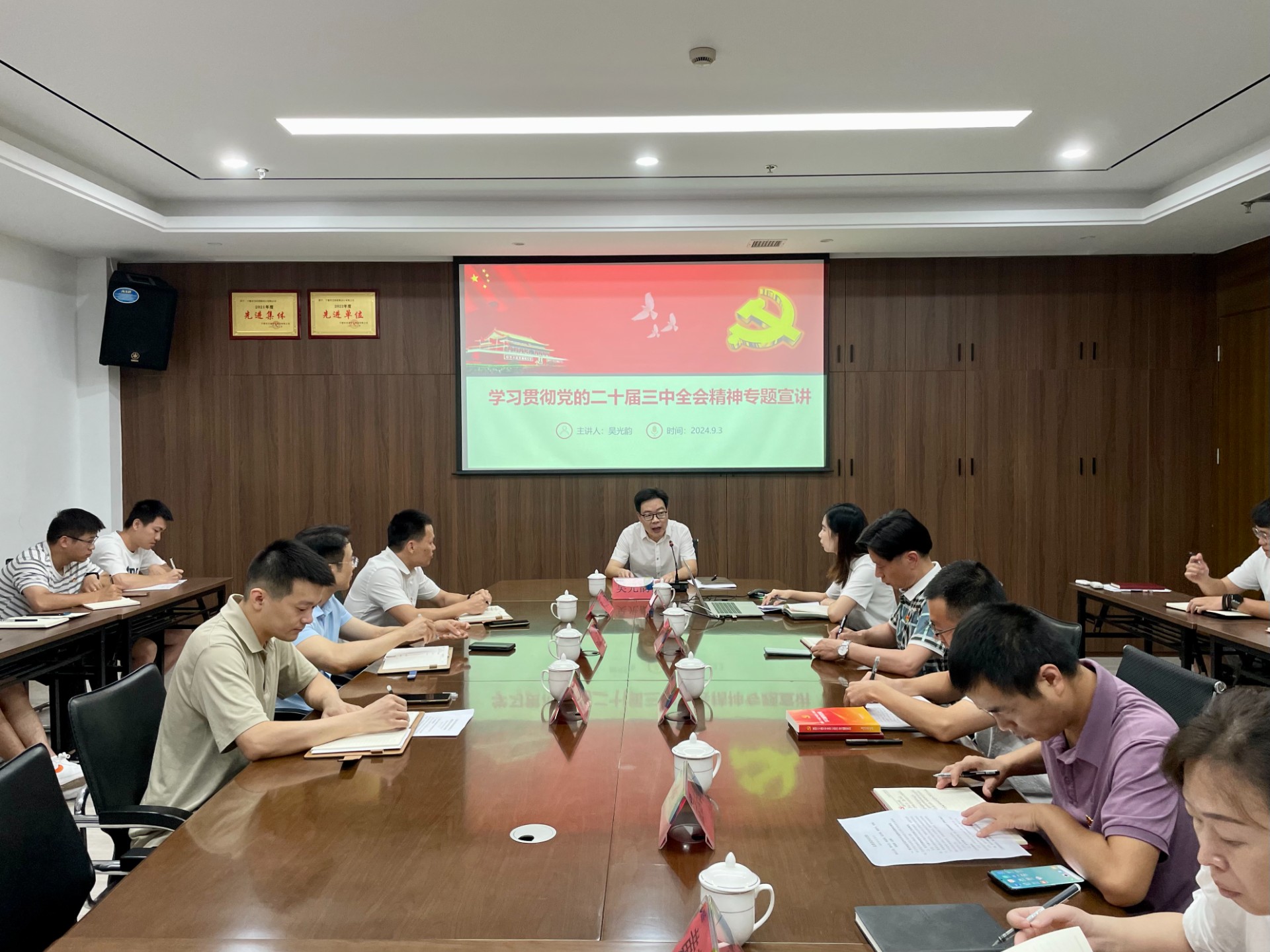 市w66利来集团领导深入市w66利来物流集团市w66利来勘察设计公司开展联系点工作，，，，，，，，叶岚清拍摄1.jpg